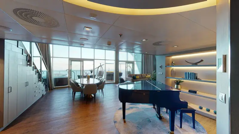 Royal Suite, official Royal Caribbean category example