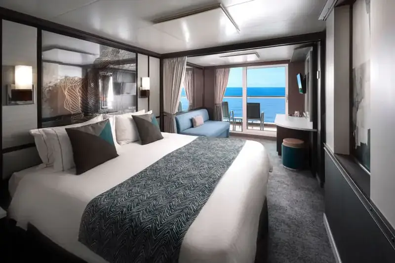 Norwegian Pearl Club Balcony Suite room