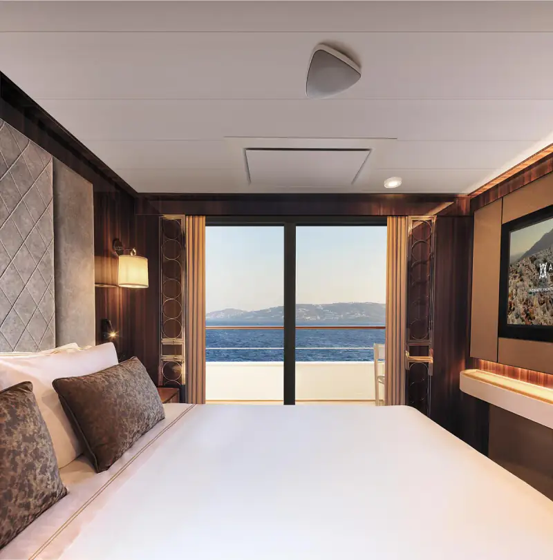 World Navigator Navigator Suite bedroom in room 609