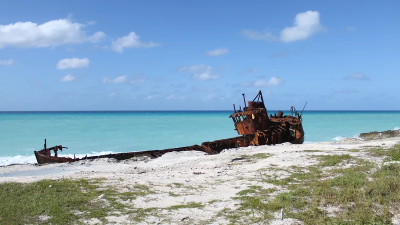 Galliant Lady shipwreck in the turquoise shallows of Bimini