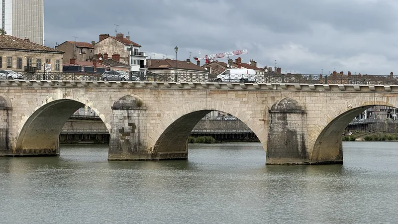 Mâcon waterfront and the stone arches of Pont Saint-Laurent over the Saône; a city view rather than a cruise berth