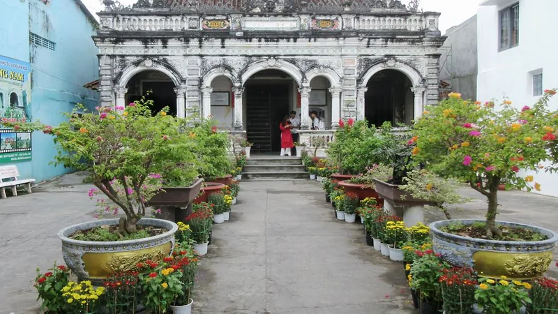 The historic Huynh Thuy Le house and planted courtyard in Sa Đéc
