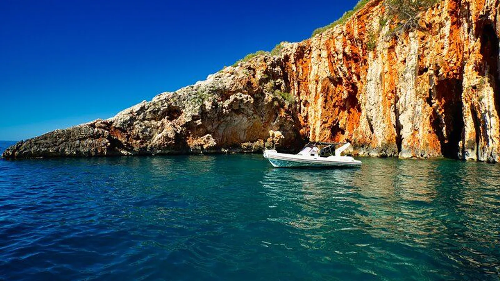 Exclusive Private Tour: Red Rocks & Pakleni Islands excursion