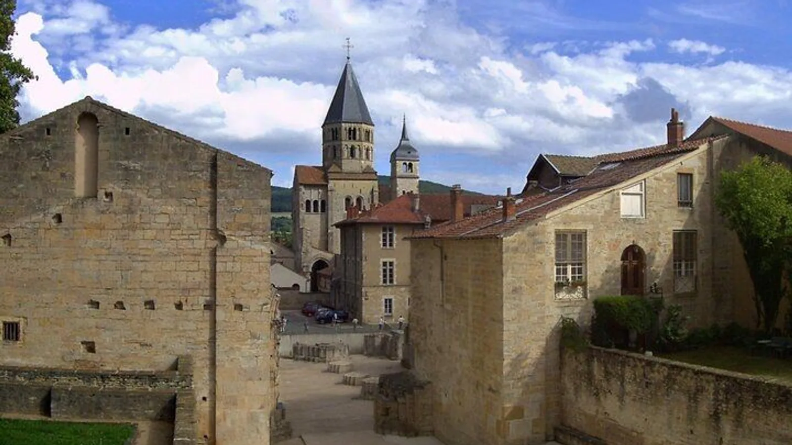 Cluny abbey private guided tour with your official tour guide ! excursion