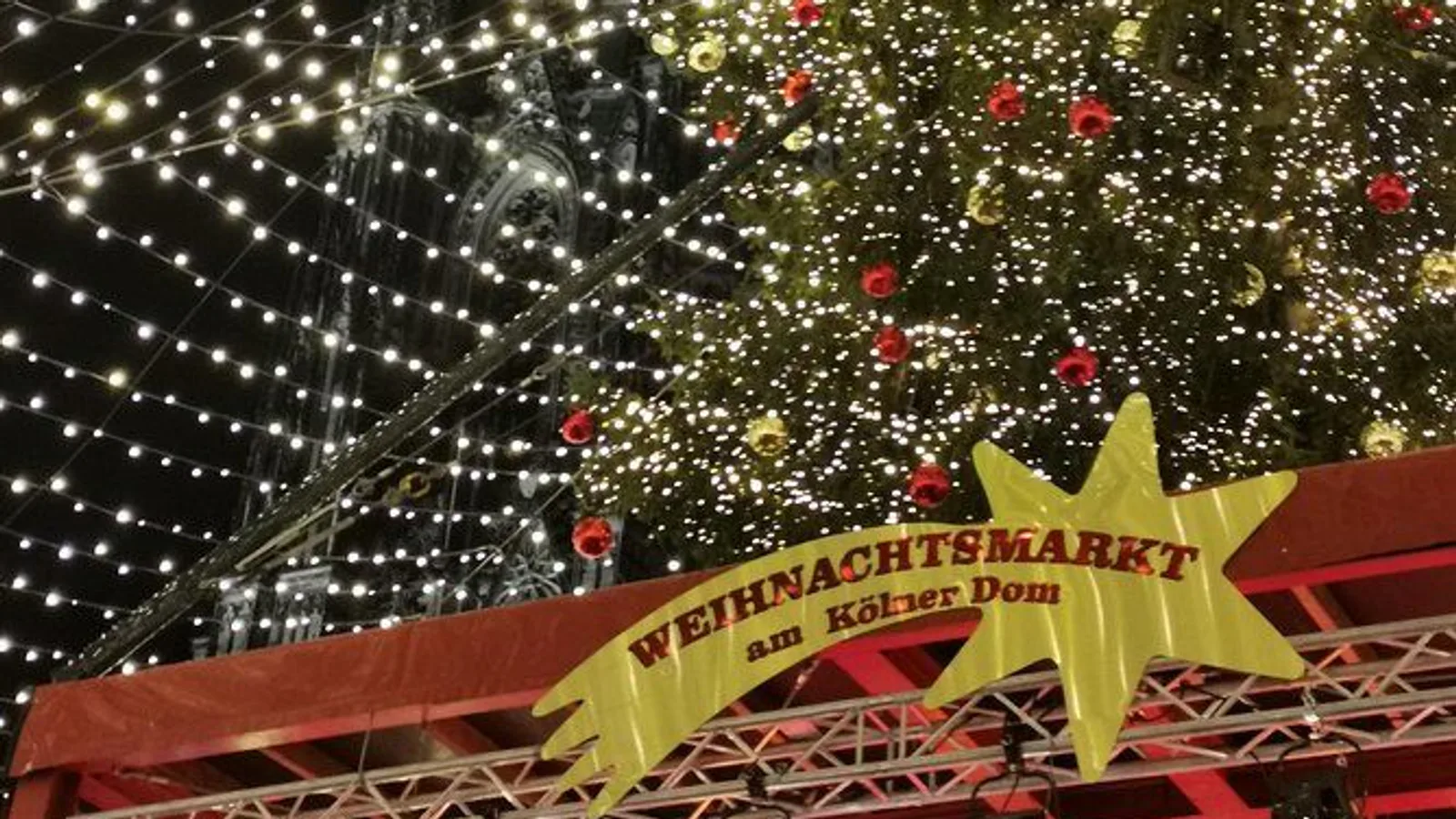 Cologne Christmas Market and Kölsch Beer Small-Group Tour excursion