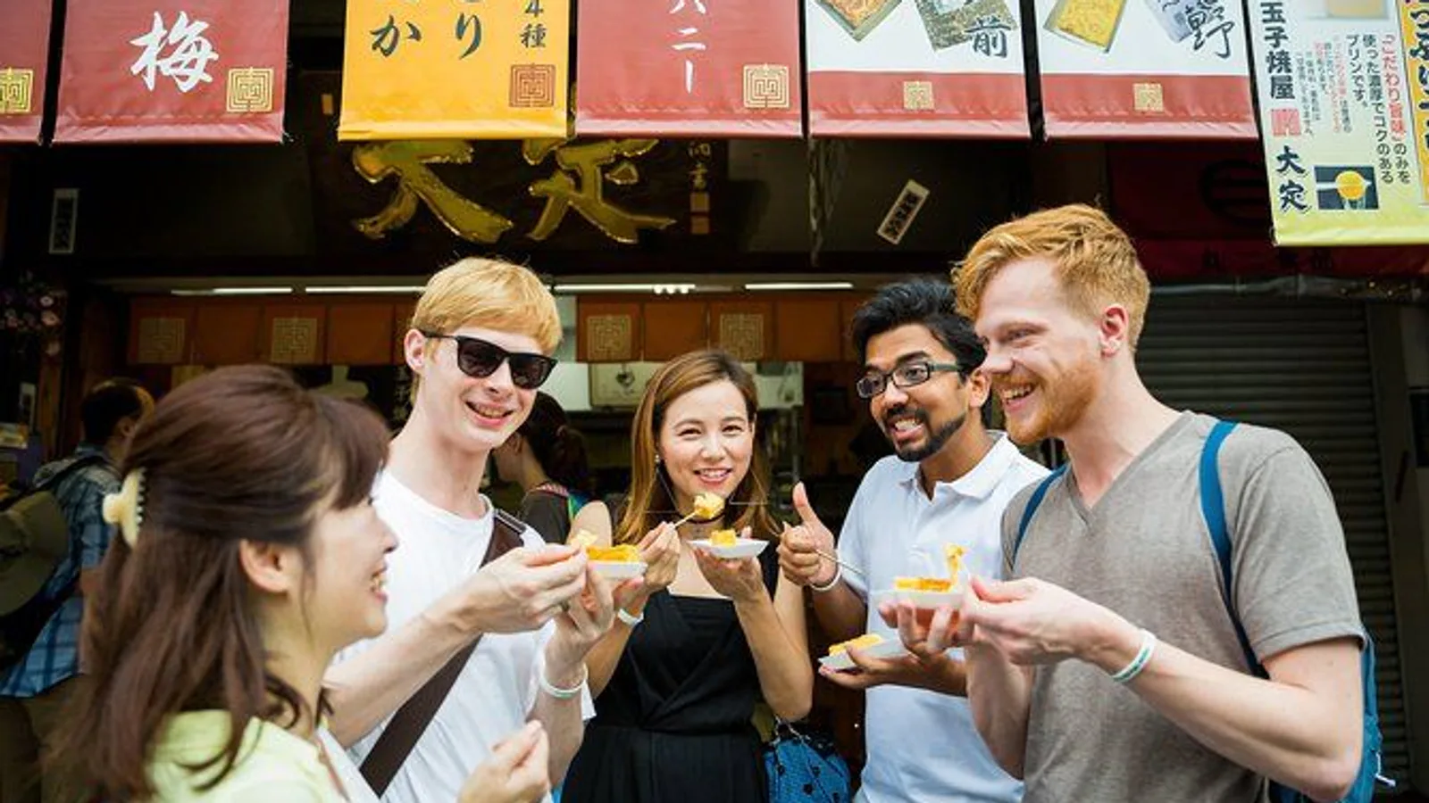 Tokyo Tsukiji Fish Market Food Walking Tour with 5 Tastings excursion