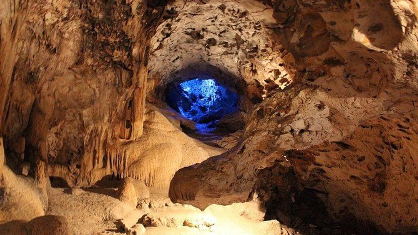 Curaçao Highlights: Hato Caves, Flamingos and Beach Time excursion