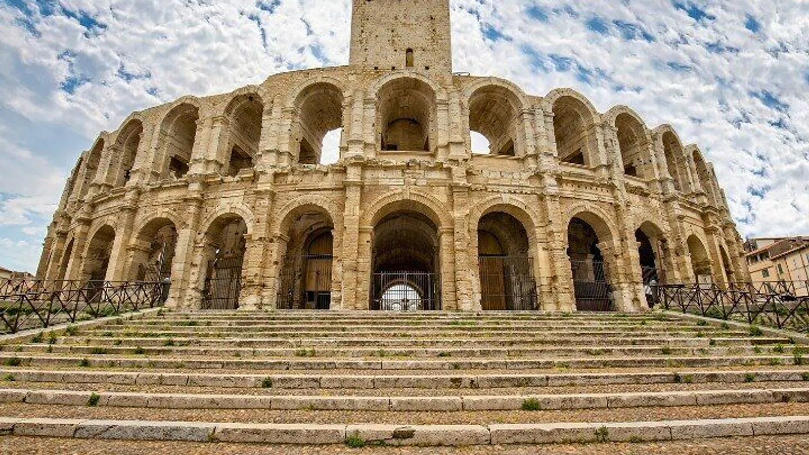 Historical Walking Tour of Ancient Arles with an APP excursion