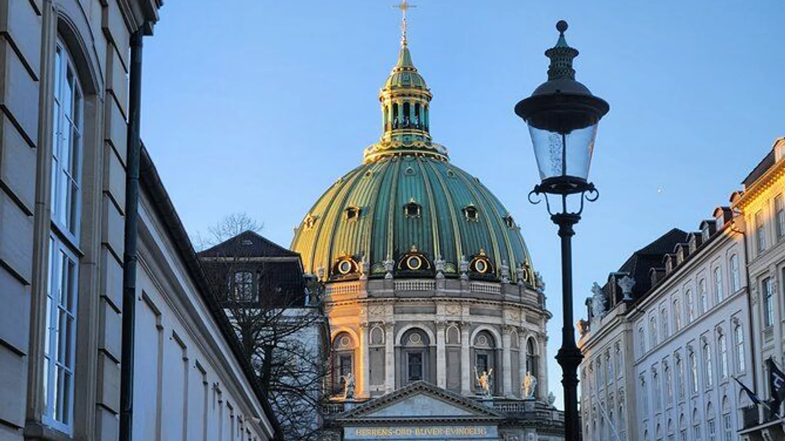 Copenhagen Highlights Walk, Harbor Ferry and Changing of the Guard excursion