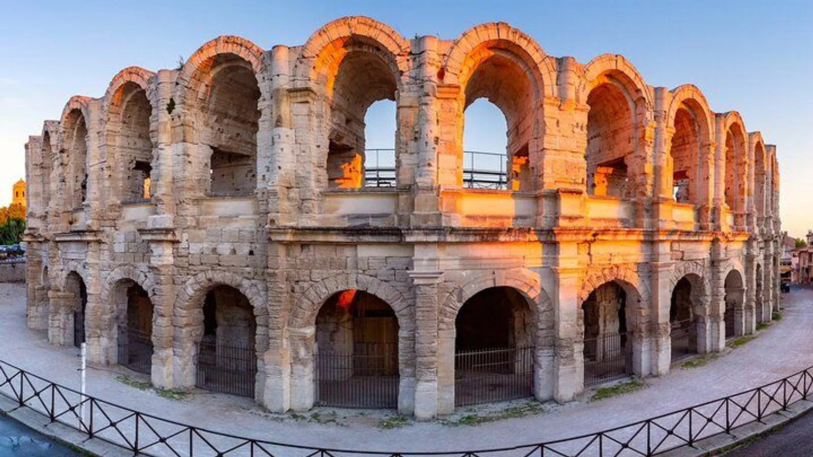 Explore Arles in 60 minutes with a Local excursion